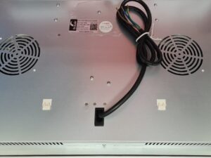 6. Phần thân vỏ của bếp điện từ Bauer BE32GTE sử dụng chất liệu thép chống rỉ.