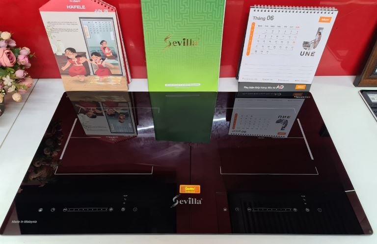2. Bếp từ Sevilla SV-M29 gồm 2 vùng nấu với tổng công suất là 4000W, hiệu suất đạt 90%