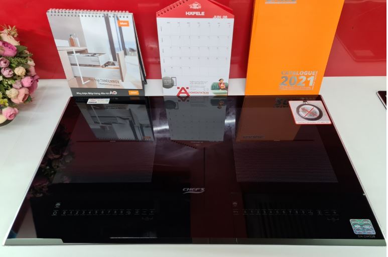 1. Bếp từ Chefs EH-DIH326 gồm 2 vùng nấu với tổng công suất chia sẻ là 3600W