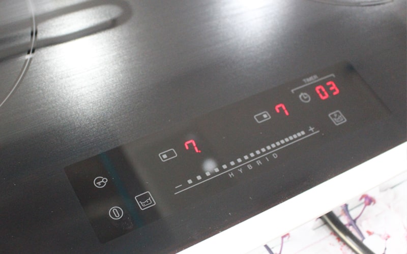 4. Bếp điện từ Munchen GM-6629S sử dụng bàn phím điều khiển cảm ứng có thể trượt hoặc chạm