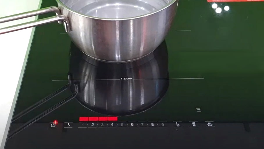 5. Bếp từ Bauer BE366SA sử dụng bảng điều khiển cảm ứng dạng trượt Slide trượt hiện đại với 9 cấp độ