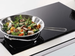 Bếp từ Canzy CZ-200SS được thiết kế hệ thống quạt gió hiện đại