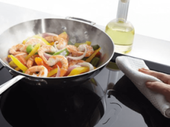 Mặt kính cáo cấp nhất hiện nay được sử dụng trên bếp CZ-200SS