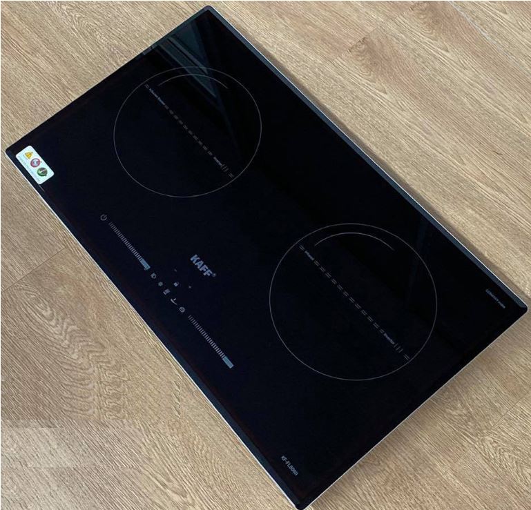 2. Kaff KF-FL808II  sử dụng mặt kính Crystal có khả năng chịu lực va đập và sốc nhiệt tới 1000 độ C