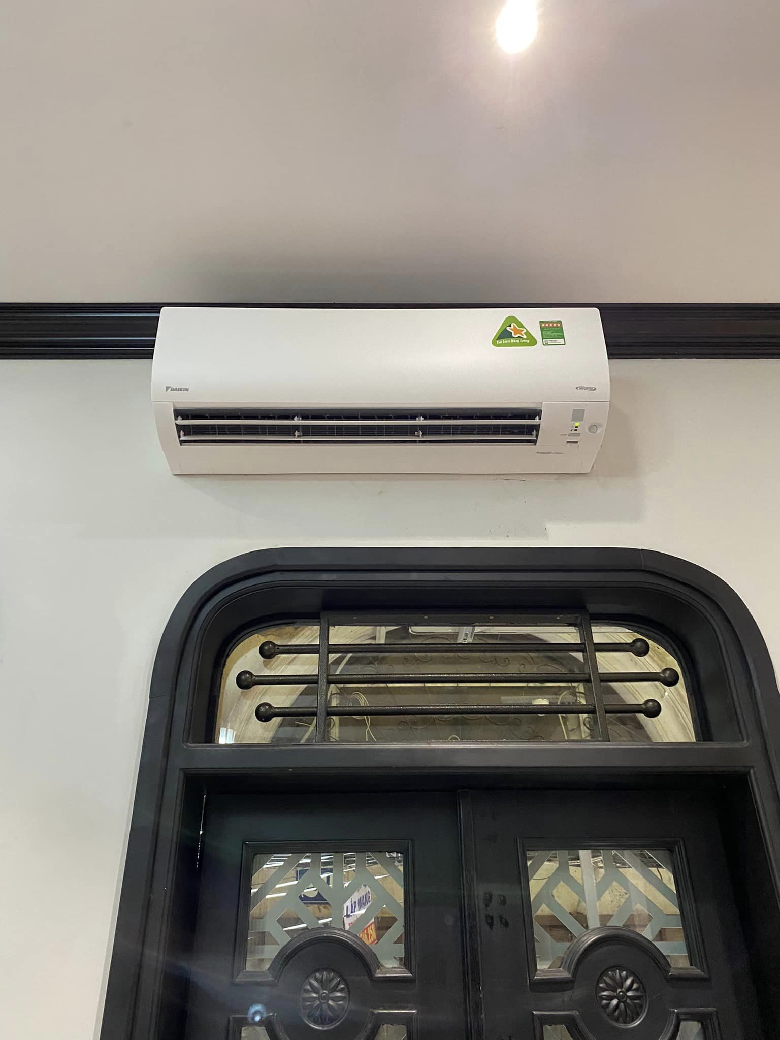 Ảnh lắp đặt điều hoà daikin 2 chiều inverter công suất 18000BTU FTXV50QVMV