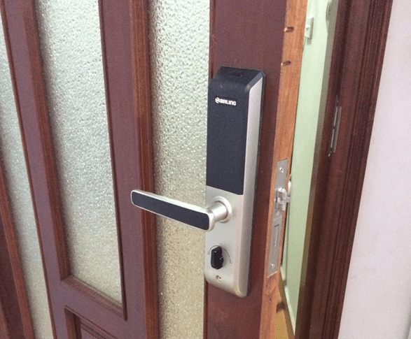 3. Khóa điện tử ADEL NF21 lắp đặt được trên nhiều loại cửa