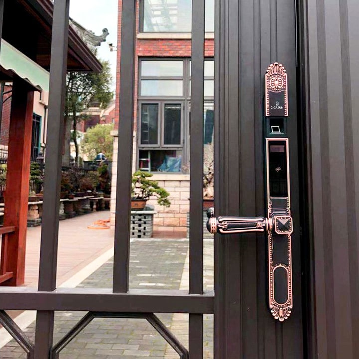 3. Lắp đặt khoá cửa thích hợp trên nhiều chất liệu cửa