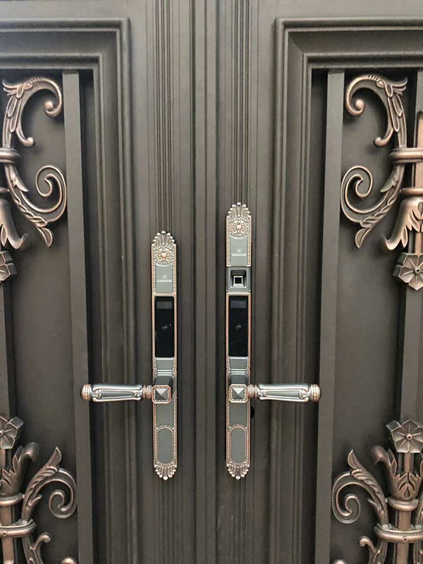 3. Lắp đặt khoá cửa thích hợp trên nhiều chất liệu cửa