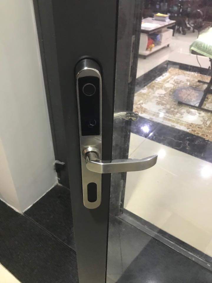 4. Lắp đặt cửa phù hợp nhiều kiếm trúc nhà