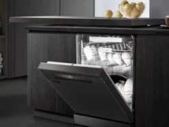 1. Thiết kế độc lập, khoang chứa đồ rộng rãi, sức chứa lên tới 13 bộ đồ ăn Châu Âu.