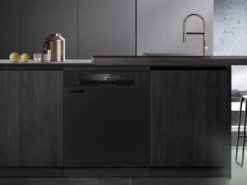 3. Bảng điều khiển tiện lợi, dễ dàng thao tác của máy rửa bát Bauer SBW21EU13F (13 bộ).