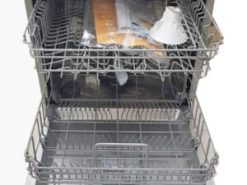 2. Máy rửa bát Bauer SBW40EU15F (15 bộ) trang bị 3 giàn rửa tiện lợi.