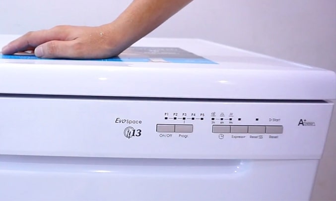 2. Máy rửa bát 13 bộ Candy CDP 1LS39W trang bị 6 chương trình rửa