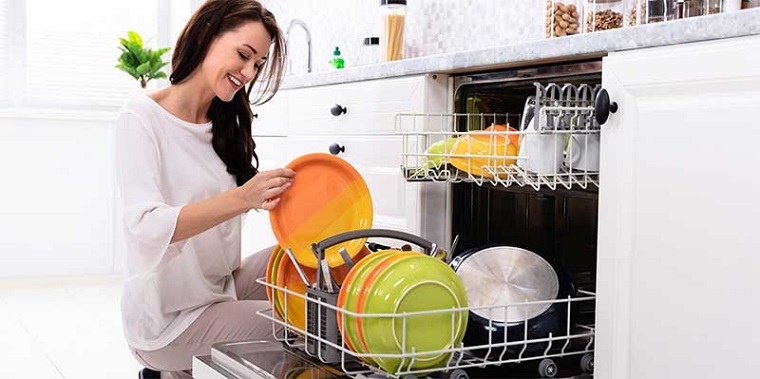 2. Máy rửa bát KAFF KF-SW800 có sức chứa lên tới 8 bộ đồ ăn Châu Âu.