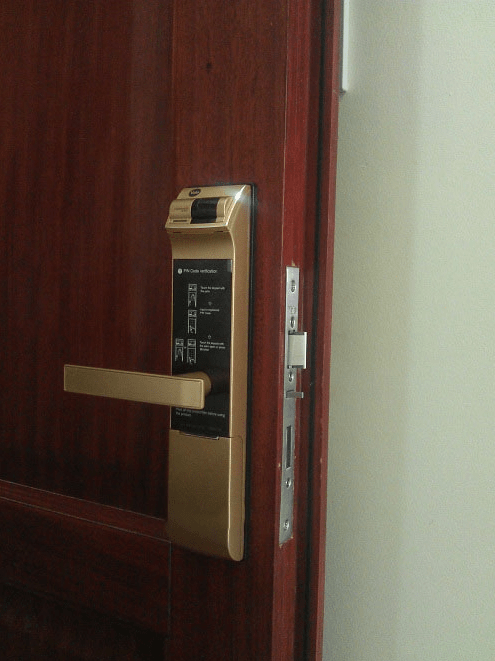 Khóa vân tay Yale YDM 4109+ Gold