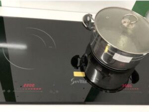3. Điều khiển dễ dàng bằng một ngón tay, mọi chương trình nấu đều được hiển thị qua đèn Led sắc nét