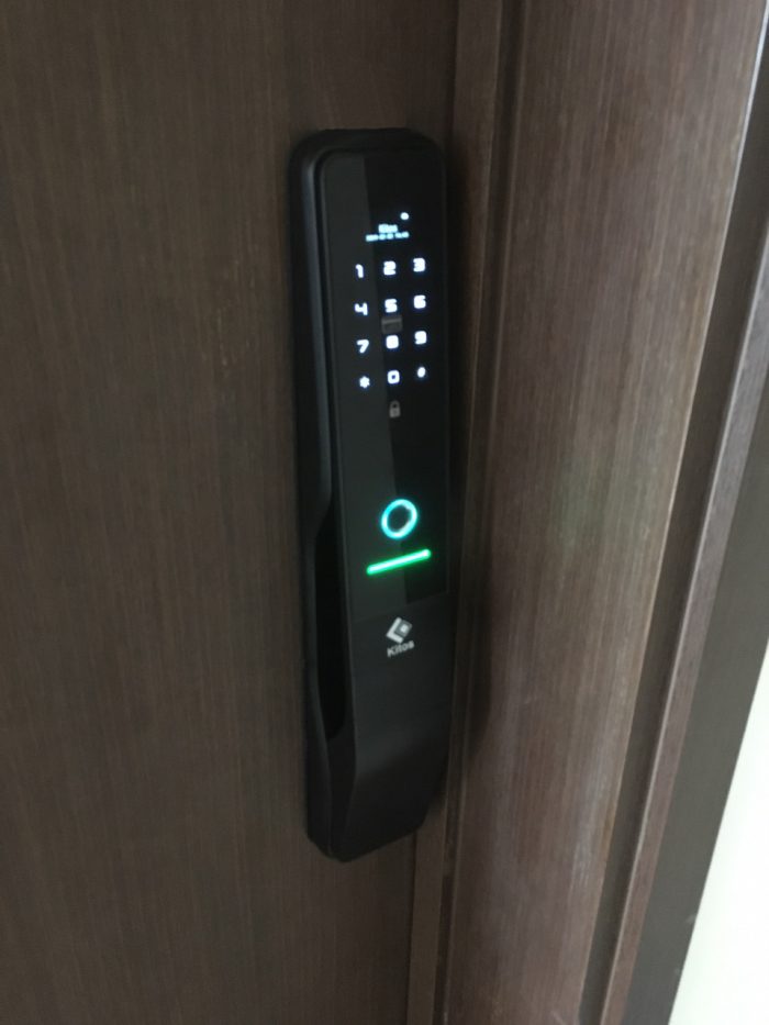4. Khoá điện tử Kitos P830 phù hợp lắp đặt cho nhiều loại cửa