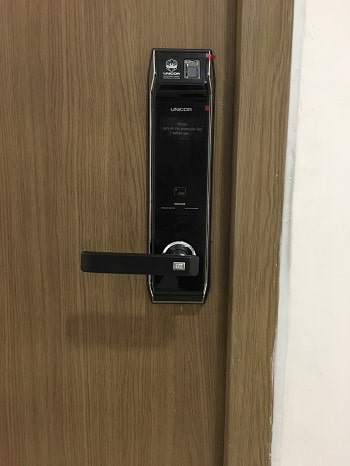 khoa cua van tay unicor un 9000bwsk f 1 1