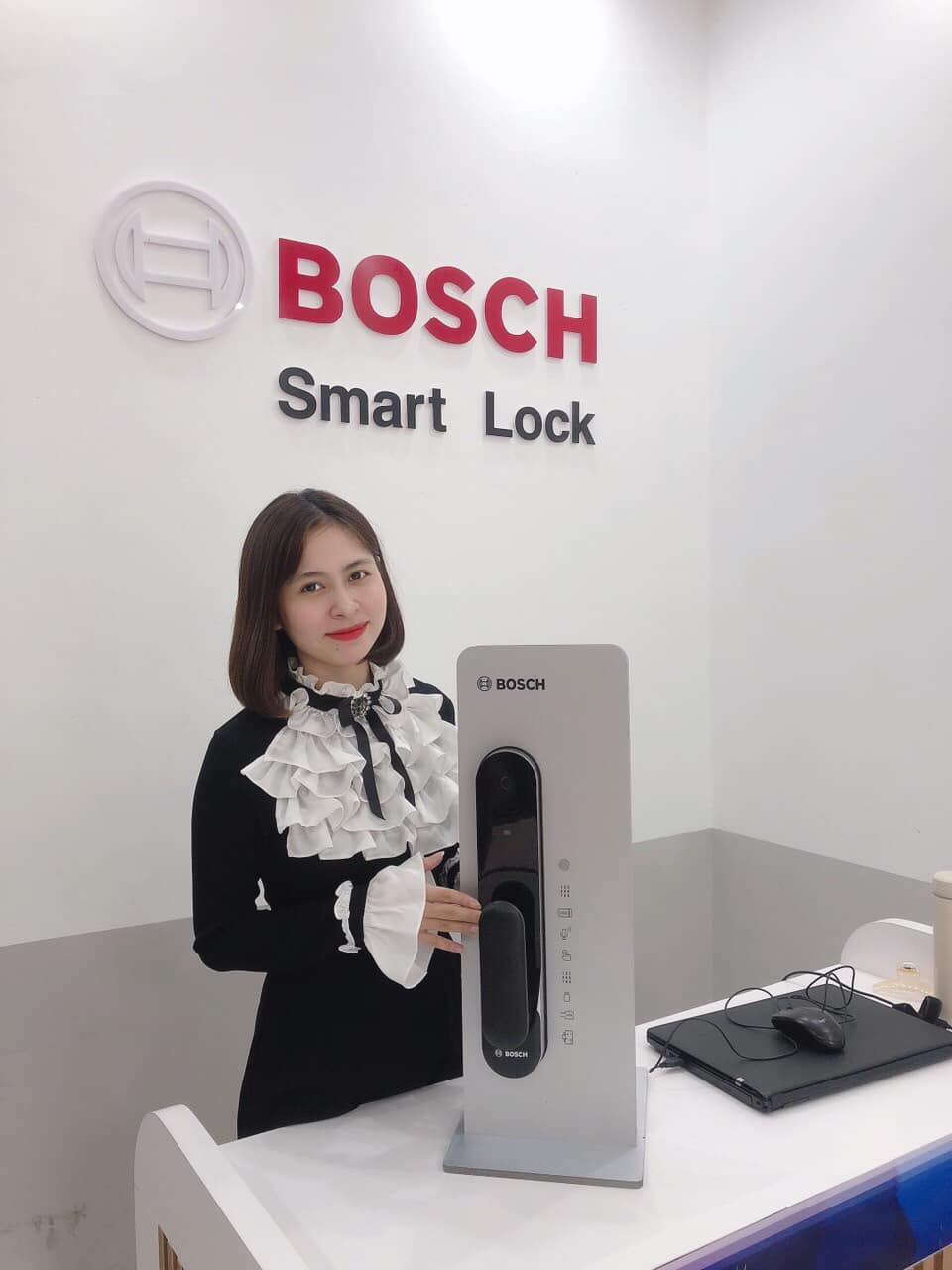 Khoá điện tử Bosch FU700 4 4. Hình ảnh lắp đặt thực tế.