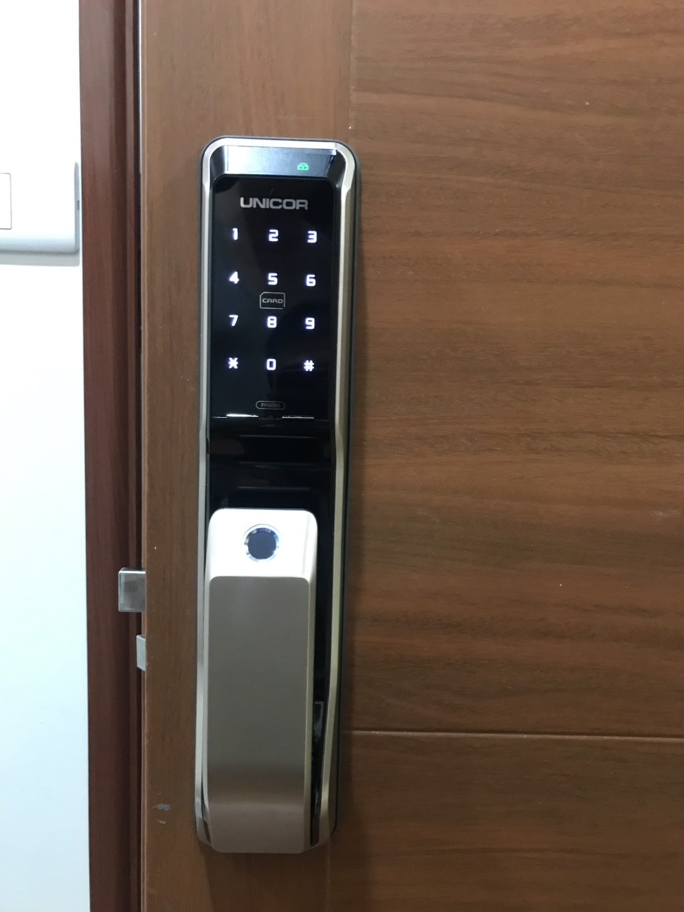 8. Hình ảnh lắp đặt khóa cửa vân tay Unicor UN-PM8000BSK