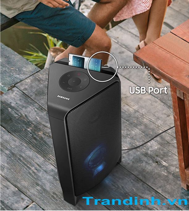 Có thể phát nhạc mọi nơi nhờ có cổng USB tiện lợi