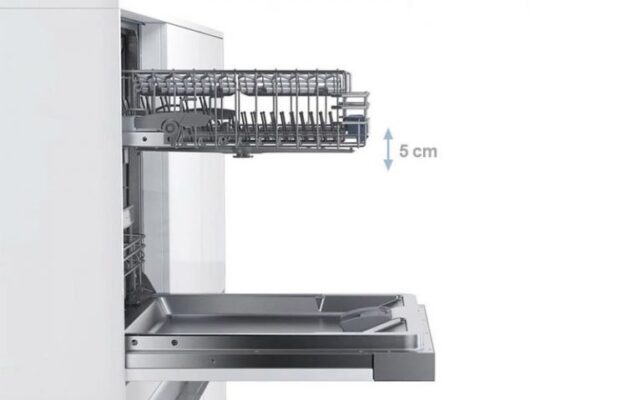 Máy rửa chén Bosch SMS8YCI03E trang bị khay điều chỉnh 3 nấc