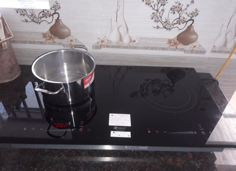 1. Bếp từ Arber AB-392 gồm 2 vùng nấu với tổng công suất là 3600W