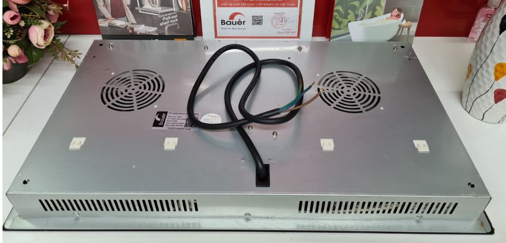 3. Phần thân vỏ của bếp từ Bauer Bauer BE36SS sử dụng chất liệu thép chống rỉ cao cấp