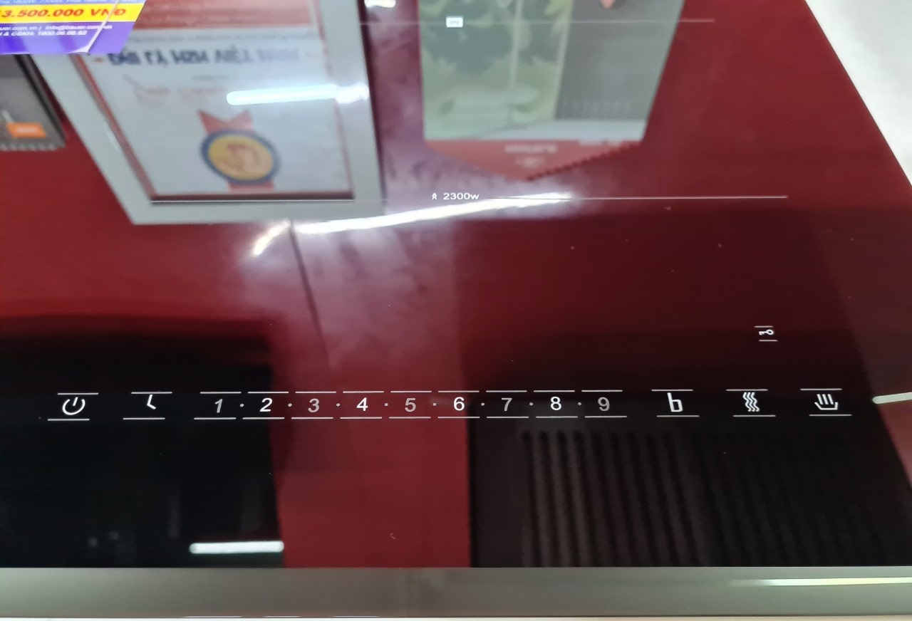 2. Bếp từ Bauer BE36SS sử dụng bảng điều khiển cảm ứng hiện đại với 9 cấp độ