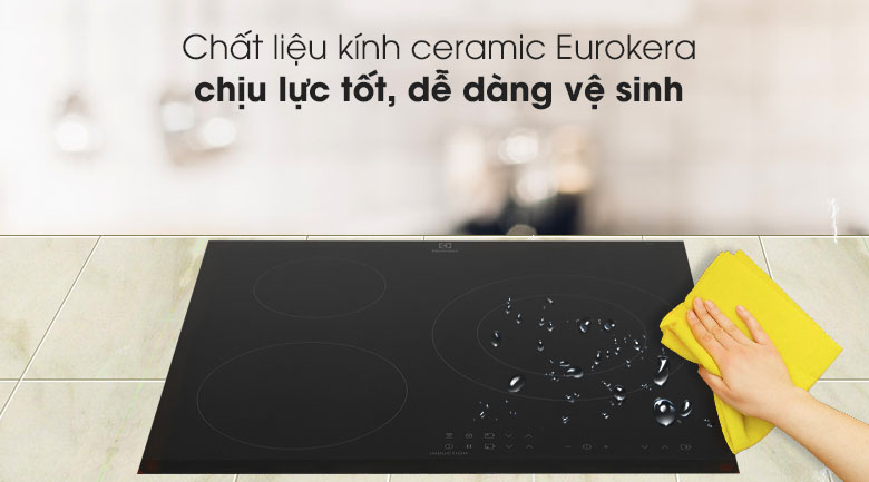 2. Mặt bếp từ Electrolux LIT60336 làm bằng kính Schott Ceran