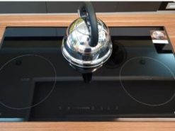 Bếp từ Eurosun EU-T881G gồm 3 vùng nấu với chức năng chia sẻ công suất 5500W