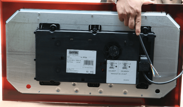 Thiết kế 2 vùng nấu linh hoạt có tổng công suất 3600W