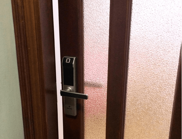 3. Khóa điện tử ADEL NF21 lắp đặt được trên nhiều loại cửa