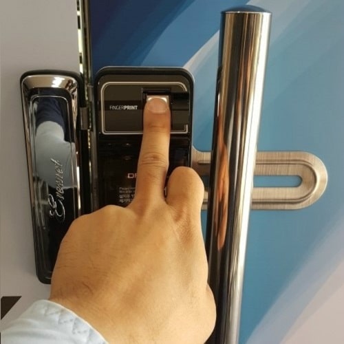 4. Chức năng khóa cửa tự động thông minh