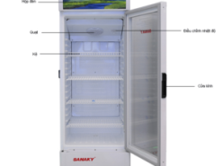 Tủ mát Sanaky 240 lít VH-308K là sản phẩm tủ mát thương hiệu Sanaky nổi tiếng đến từ Việt Nam. Chiếc tủ này được nhiều khách hàng tin dùng thời gian qua. Điện Máy Việt Nam mời bạn cùng đánh giá chi tiết sản phẩm này qua bài viết dưới đây:  1. Hình ảnh tổng quát tủ mát Sanaky 240 lít VH-308K  2. Tủ mát Sanaky VH-308K có thiết kế sang trọng, tinh tế  Tủ Mát Sanaky VH-308K là dòng tủ mát 1 cánh được sản xuất theo công nghệ hiện đại, bền bỉ, mang lại sự sang trọng cho không gian ngôi nhà bạn.  3. Tủ mát 1 cánh Sanaky vận hành dễ dàng  Chiếc tủ mát giá rẻ Sanaky này có cách vận hành thật sự dễ dàng với núm vặn điều khiển. Tủ có 7 mức độ làm mát khác nhau. Bạn có thể tùy chọn mức độ như ý chỉ bằng thao tác xoay núm vặn cực kỳ dễ dàng.  4. Tủ mát Sanaky VH-308K phù hợp nhiều không gian   Tủ mát Sanaky VH308K sở hữu dung tích lên tới 240 lít sẽ đáp ứng tốt nhu cầu lưu trữ thực phẩm, đồ uống của gia đình hay cửa hàng đại lý nhỏ. Bên cạnh đó, tủ có thiết kế bên ngoài rất thanh lịch, dễ dàng bố trí đặt ở mọi không gian.  5. Cánh cửa kính cường lực sang trọng, bền bỉ  Tủ mát Sanaky này với cánh cửa tủ hoàn toàn bằng kính cường lực hai lớp vừa giúp bảo quản thực phẩm vừa có thể quan sát thực phẩm bên trong dễ dàng. Đòng thời thiết kế cánh cửa khép kín, giảm tối thiểu lượng nhiệt bị phân tán ra môi trường, tiết kiệm điện năng.  6. Hệ thống khay chắc chắn, tiện ích  Với hệ thống khay tủ được thiết kế bằng thép không gỉ, chắc chắn, chịu được trọng lượng lớn. Giúp bạn hoàn toàn yên tâm với độ bền của khay để tích trữ thực phẩm phía bên trong.  7. Đánh giá: Nên mua tủ mát Sanaky 240 lít VH-308K không?  Tóm lại, tủ mát Sanaky 240 lít VH-308K phù hợp cho các quán ăn, siêu thị, tạp hoá vừa và nhỏ, bên cạnh thiết kế đẹp và nhiều tính năng nổi bật tủ cũng có mức giá tầm trung. Nếu bạn đang tìm mua tủ mát với những tiêu chí trên thì đây là sản phẩm tốt cho bạn lựa chọn!  Xem thêm tủ mát Sanaky:  Tủ mát Sanaky 1500 lít VH1520HP Tủ Mát Sanaky 240 lít VH308KL