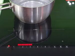 5. Bếp từ Bauer BE366SA sử dụng bảng điều khiển cảm ứng dạng trượt Slide trượt hiện đại với 9 cấp độ