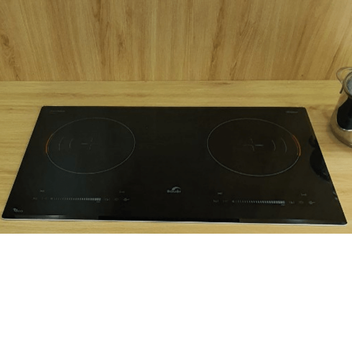 4. Bếp từ Bauer BE38GTA sử dụng bảng điều khiển cảm ứng hiện đại tiên tiến
