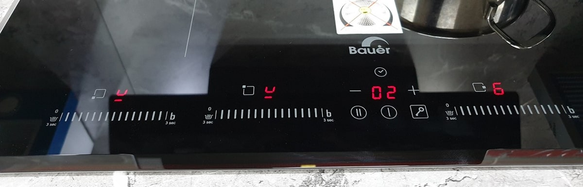 5. Bảng điều khiển cảm ứng riêng cho từng bếp