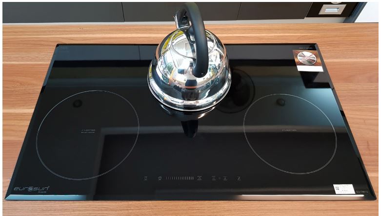 Bếp từ Eurosun EU-T881G 7 Bếp từ Eurosun EU-T881G gồm 3 vùng nấu với chức năng chia sẻ công suất 5500W