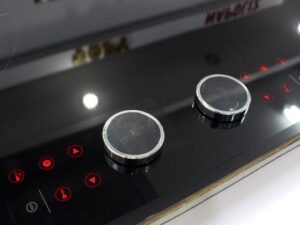 3. Bếp từ âm Munchen GM292IN sử dụng bàn phím cảm ứng led biểu tượng và núm từ tính Magnetic Knob