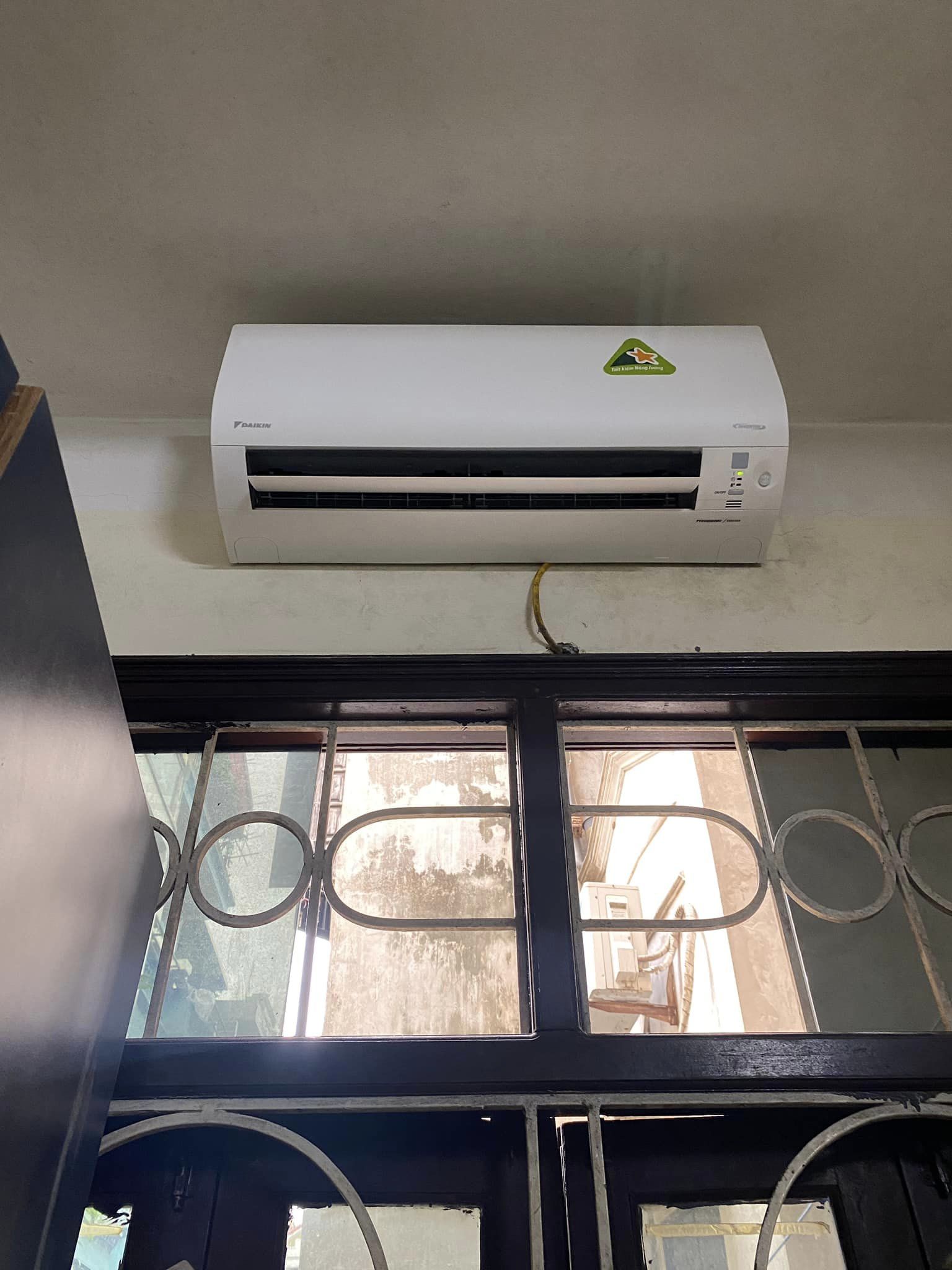 Điều hòa Daikin FTXV25QVMV/RXV25QVMV Inverter 2 chiều 9.000BTU 1 Ảnh lắp đặt điều hoà daikin 2 chiều inverter công suất 9000BTU FTXV25QVMV