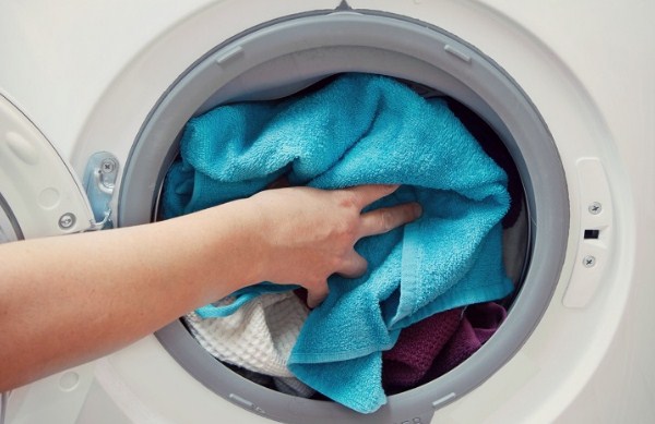 Máy giặt LG FV1414S3BA cho phép thêm đồ khi đang giặt 