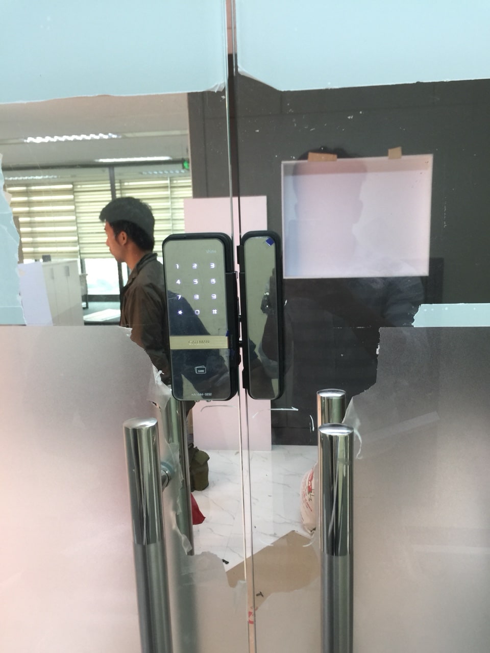7. Chức năng chống sốc điện trên khoá điện tử - khoá mã số Gateman Shine