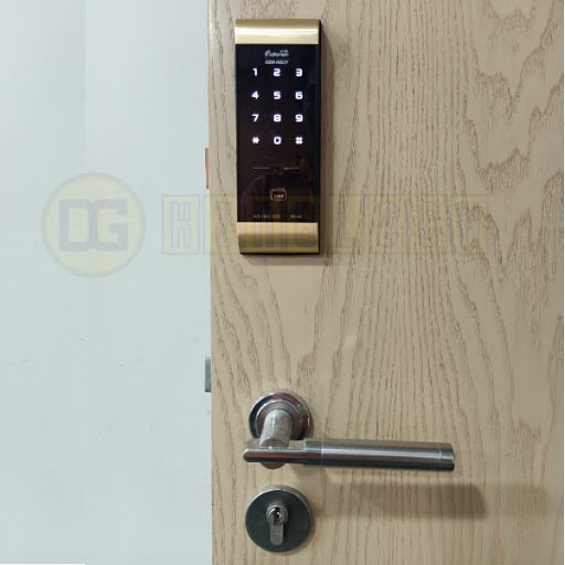1. Khoá thẻ từ Gateman V41 lắp đặt trên nhiều chất liệu cửa