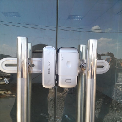 Khoá cửa kính H-Gang Sync Auto 2 2 2. Khoá thông minh H-Gang Sync Auto 2 có thiết kế sang trọng, độ bền cao