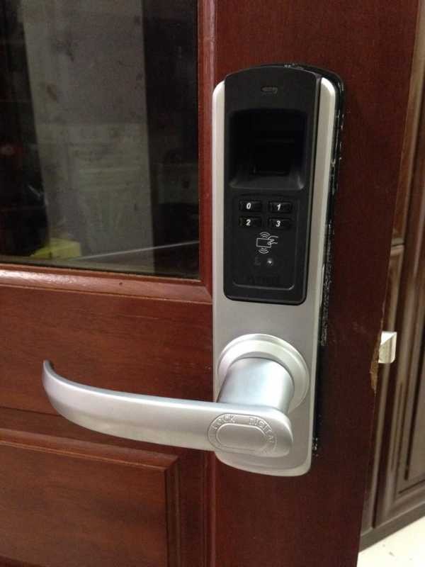 3. Khoá cửa điện tử ADEL 5600 phù hợp lắp trên chất liệu cửa gỗ, cửa lõi thép, cửa chống cháy
