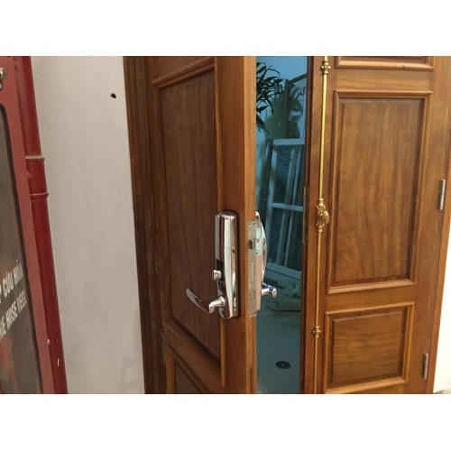 3. Khoá cửa thông minh ADEL US3-8912 lắp đặt thuận tiện trên chất liệu cửa gỗ, cửa sắt