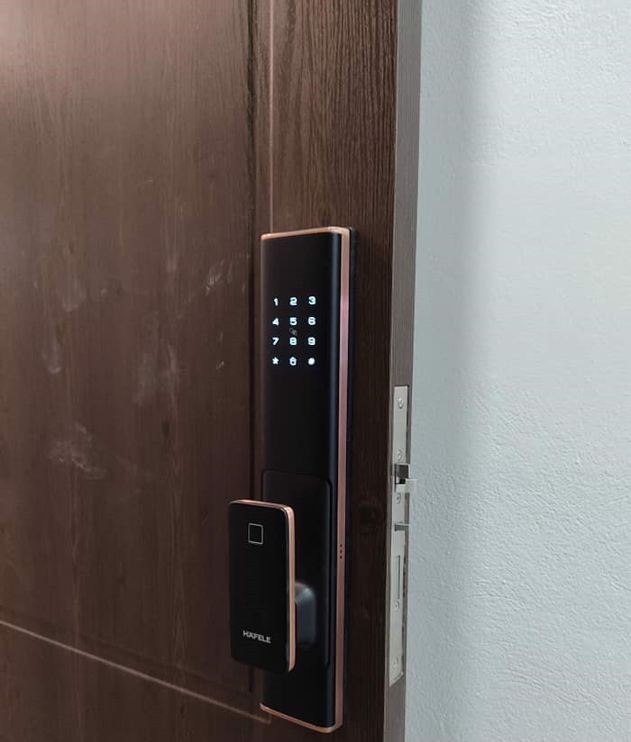 1. Lắp đặt khoá cửa điện tử Hafele PP8100 phù hợp nhiều kiến trúc nhà