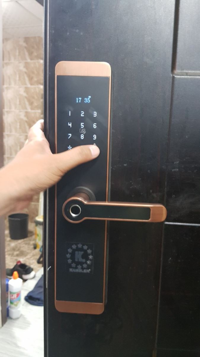 3. Khoá thông minh Kassler KL-600 phù hợp lắp đặt cho nhiều chất liệu cửa