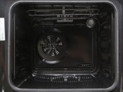 6. Electrolux EOB2100COX với khoang lò có dung tích lớn.
